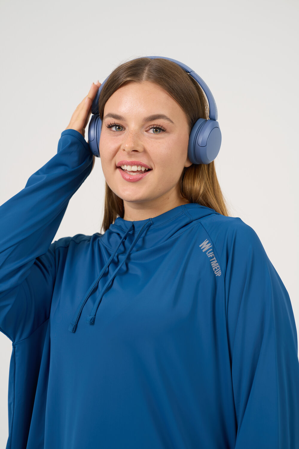 هودي ازرق ديب سي