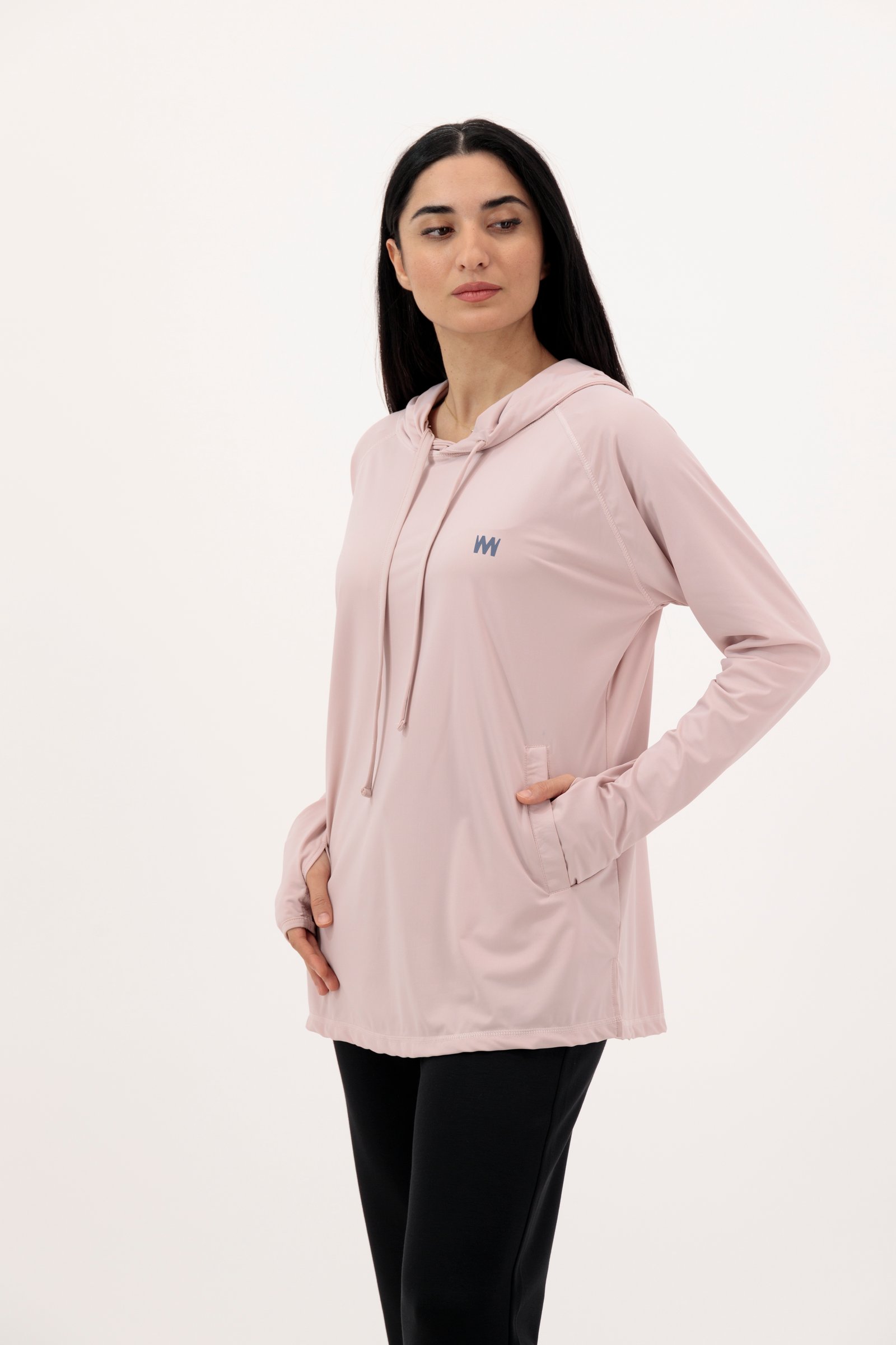 قميص وردي مع هودي فضفاض 